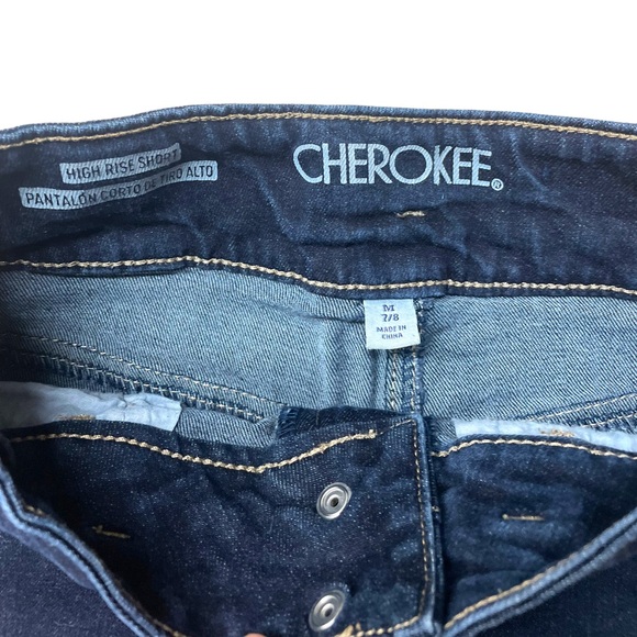 ✨DARK BLUE JEAN SHORTS✨ - Picture 3 of 6